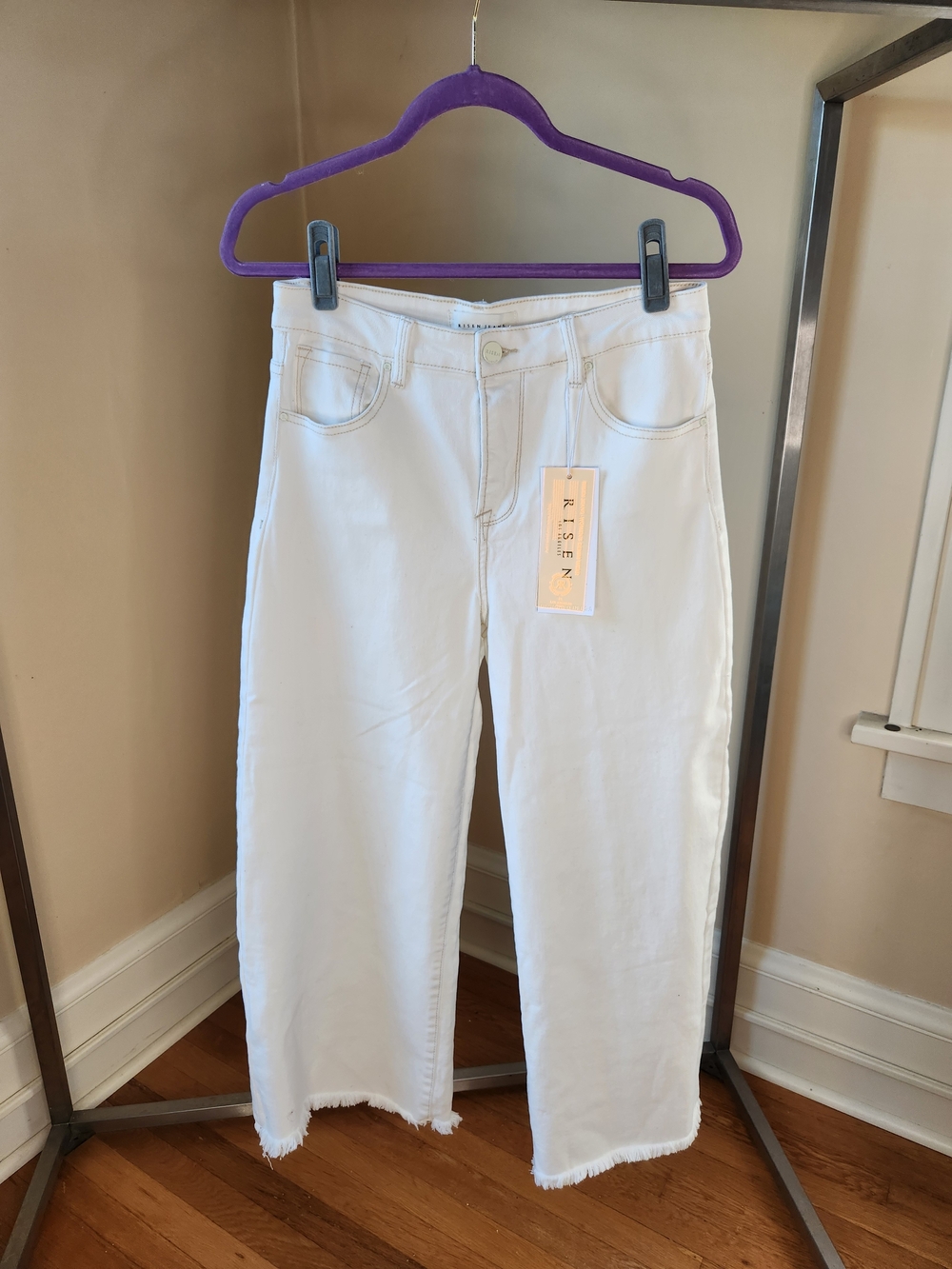 Risen White Cropped Straight Jeans with Raw Hem